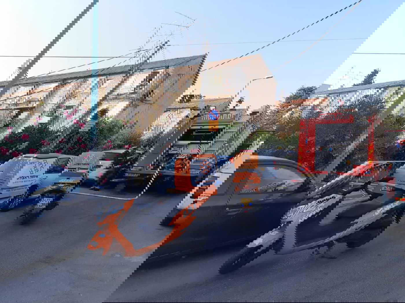 פתח תקווה: אב ושני ילדיו נפגעו בשריפה