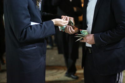 בלי בושה: חשבון שגרירות ישראל בגאנה מכפיש את החרדים