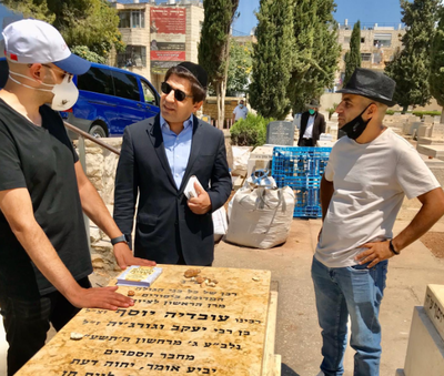 השפים המוערכים ורב הסלבס בקברי גדולי ישראל