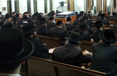 הכינוס, הערב