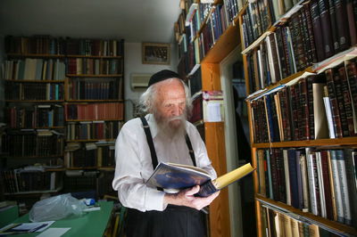 איש הספרים מבתי אונגרין: הגאון רבי שמואל אשכנזי זצ"ל