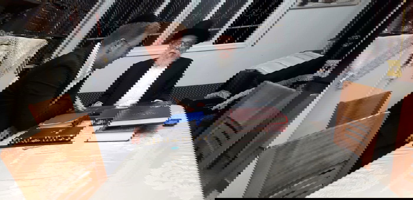 הגר"ב אלישיב עם כתב 'כיכר השבת' אבי רבינא