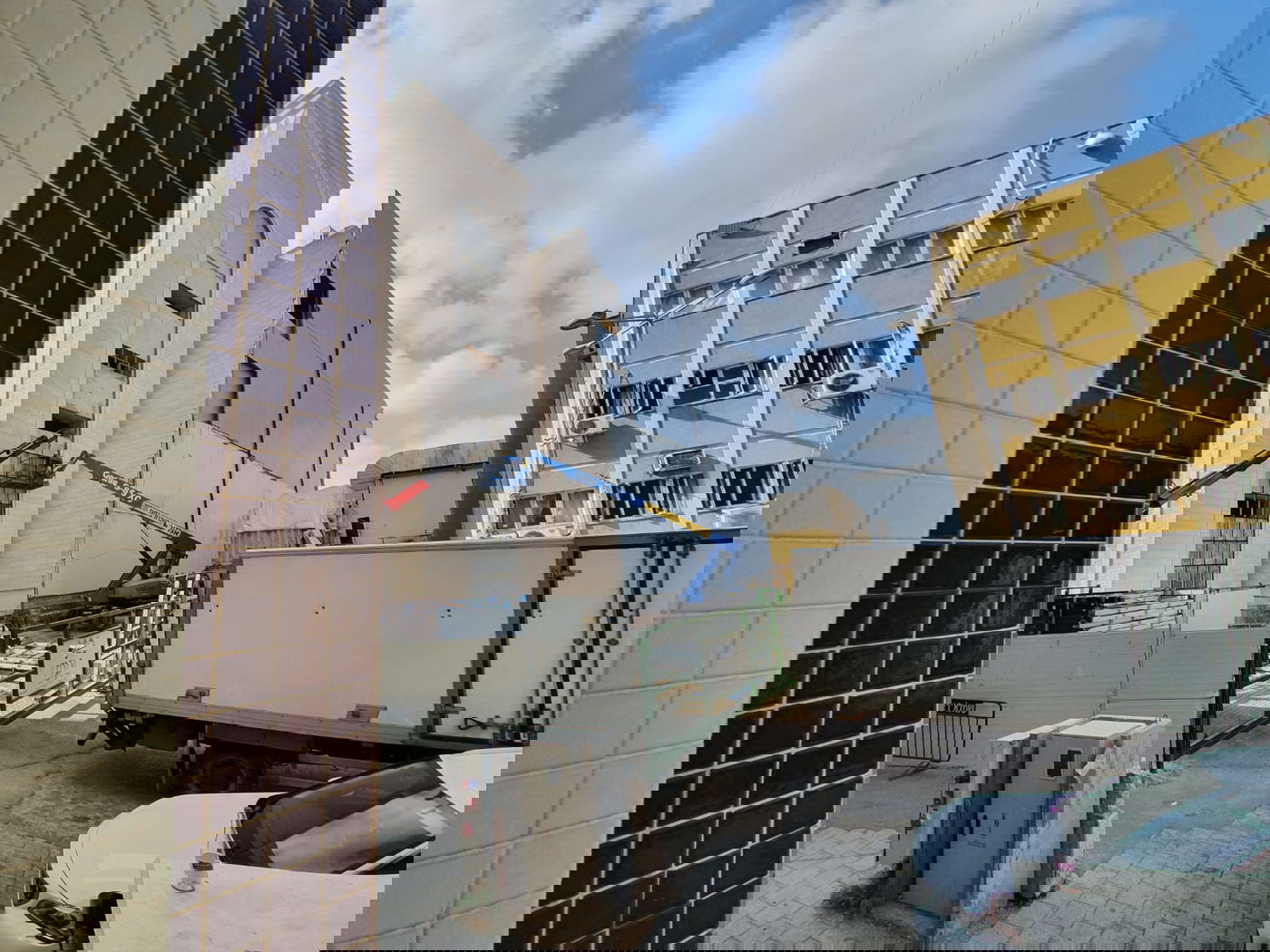 בויז'ניץ התקינו חלונות לבית המדרש הגדול בבני ברק