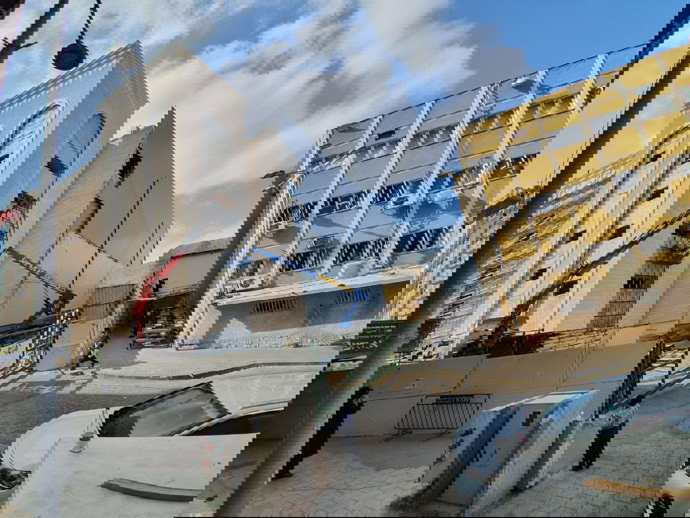 בויז'ניץ התקינו חלונות לבית המדרש הגדול בבני ברק