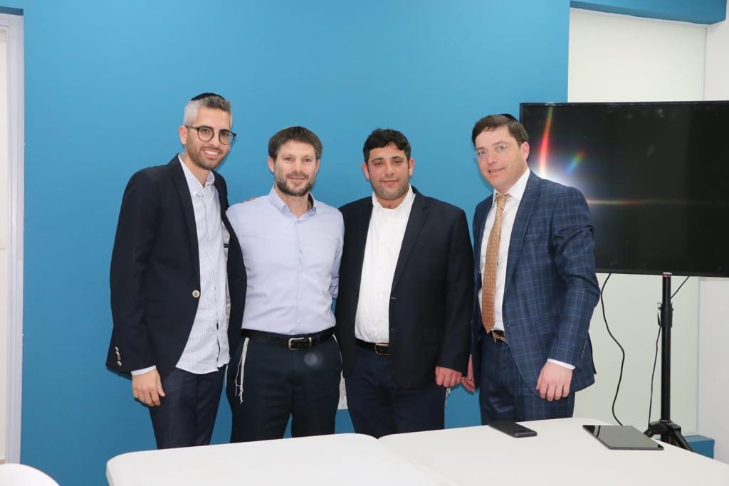 השר בצלאל סמוטריץ': "מבקש מ take me להעלות לקצב משמעותי את פיתוח מערכת הקארפול (נסיעה שיתופית המאפשרת לכל נהג לאסוף נוסעים) בכפוף לתקנות המשרד ובהתאמה לאופי השימוש של המגזר החרדי".