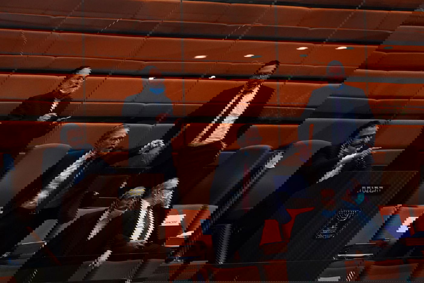 זעם במפלגות החרדיות: "שלטון הליכוד שווה לכפרות"; "כחול לבן אכזבו"