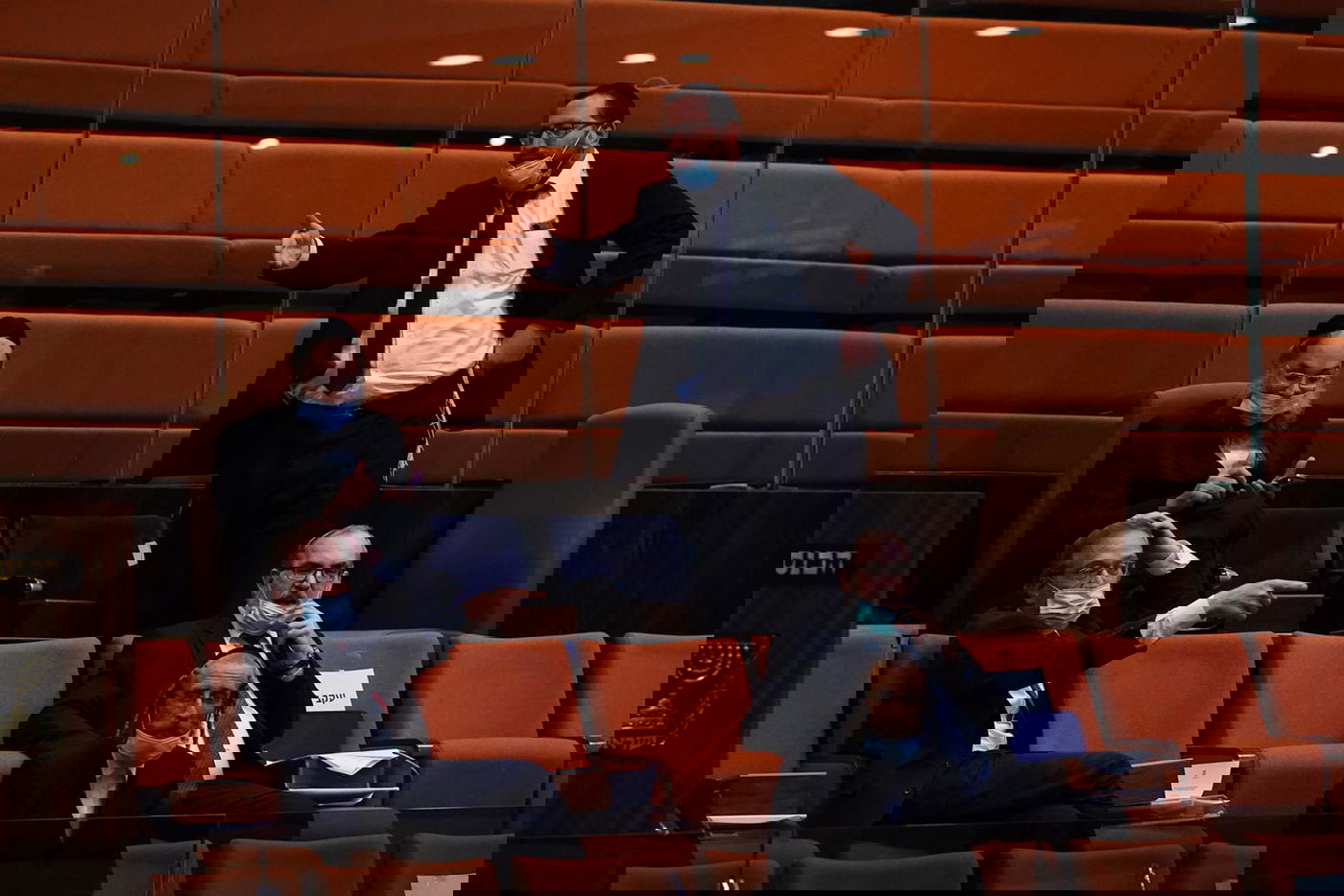 זעם במפלגות החרדיות: "שלטון הליכוד שווה לכפרות"; "כחול לבן אכזבו"