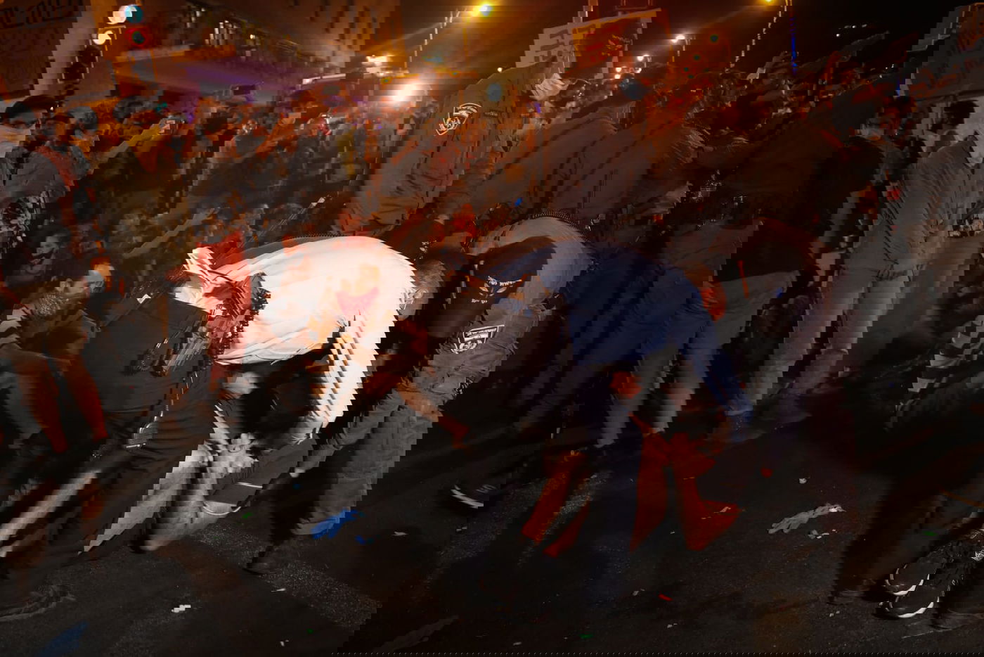 עימותים אלימים בהפגנה נגד נתניהו; 34 מפגינים - נעצרו