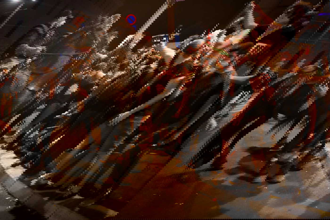 עימותים אלימים בהפגנה נגד נתניהו; 34 מפגינים - נעצרו