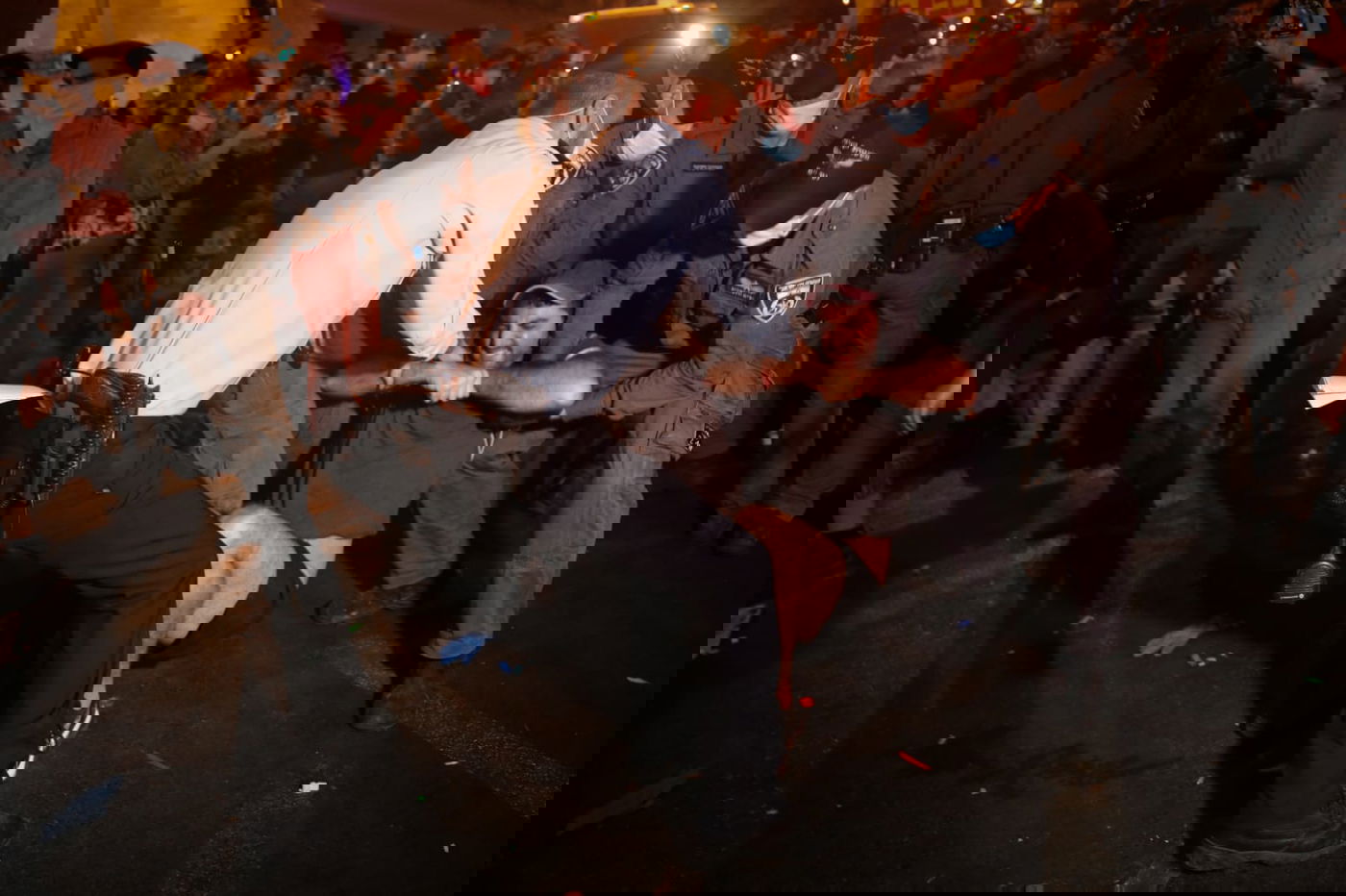 עימותים אלימים בהפגנה נגד נתניהו; 34 מפגינים - נעצרו