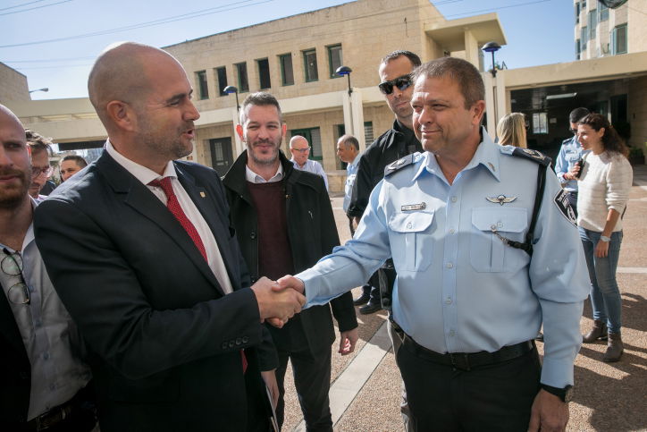 השר אוחנה ומוטי כהן במסיבת הפרידה לשי ניצן