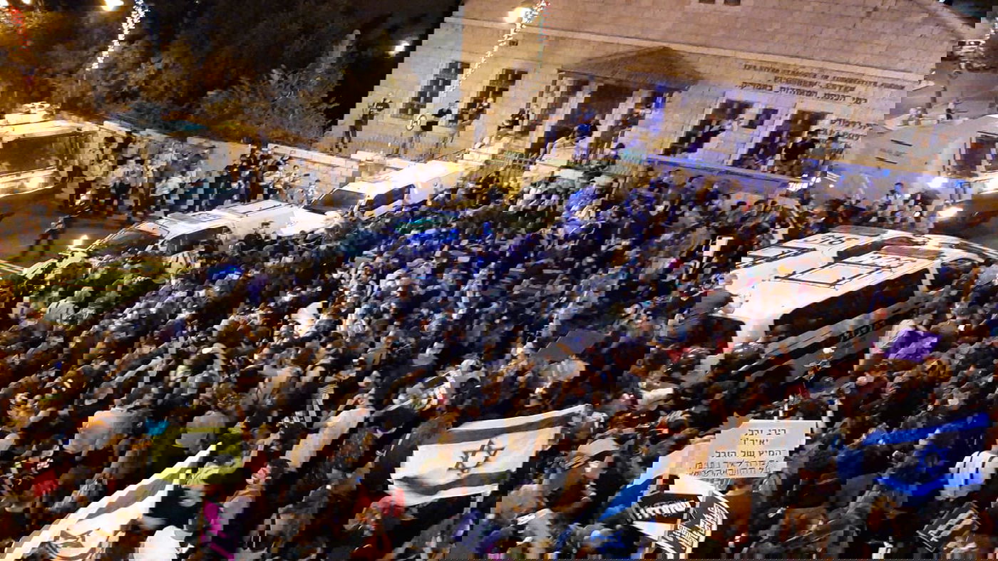 סוער בבלפור: מפגיני ימין מול מפגיני שמאל