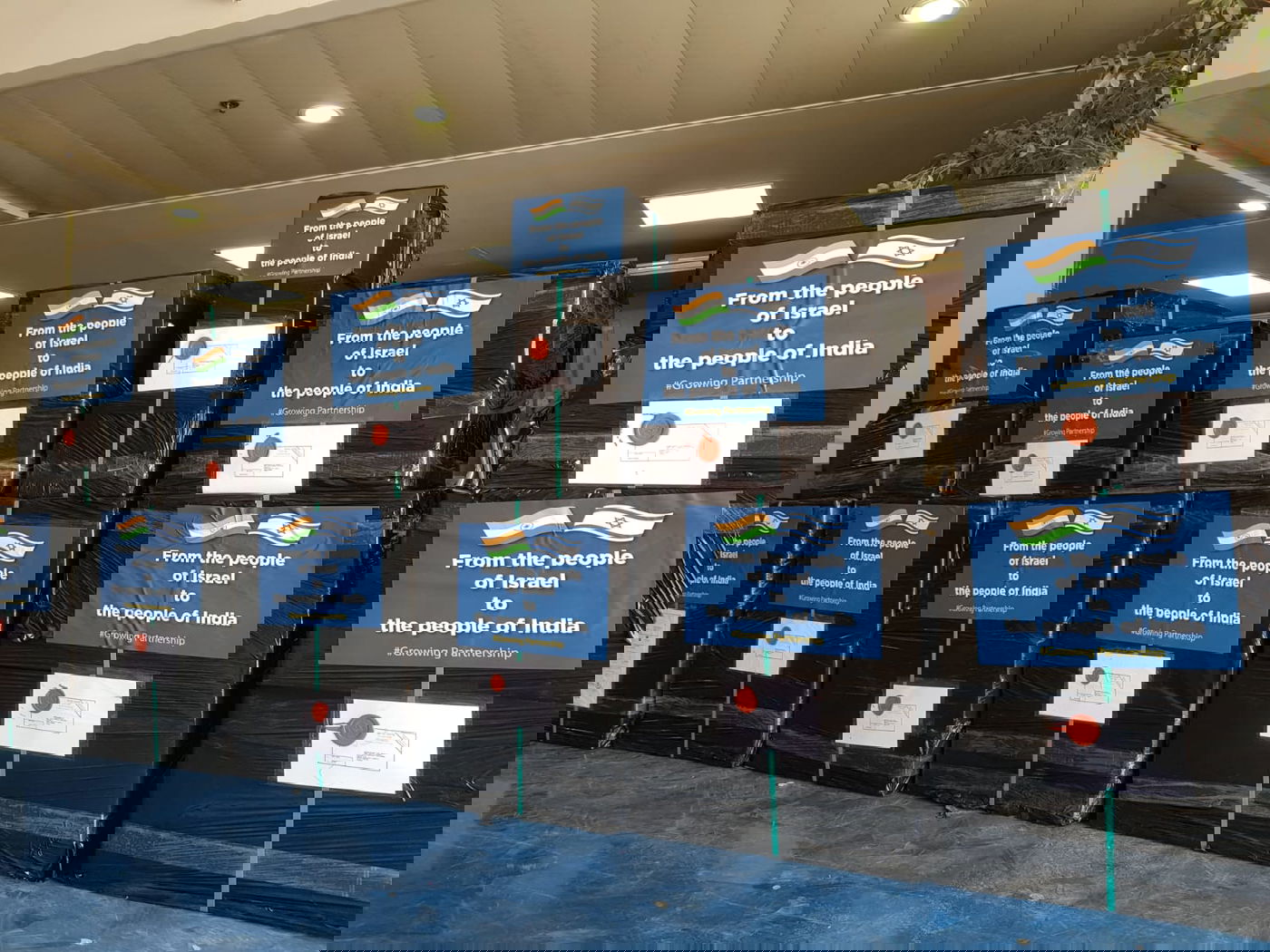 חבילות הסיוע במחסני משרד החוץ