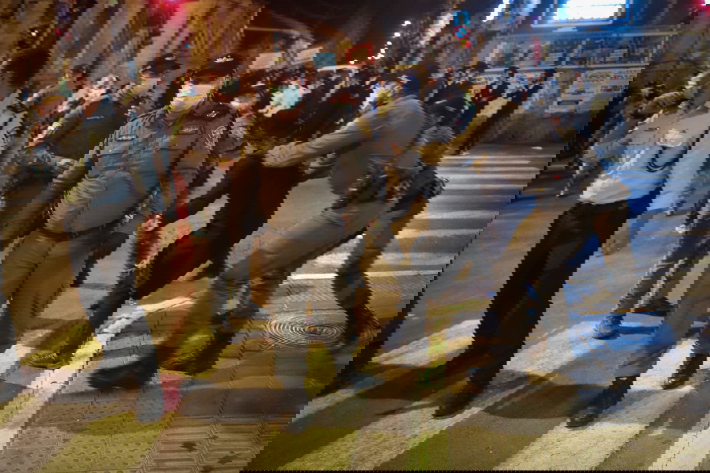 בשביל עצור אחד: מאות מפגינים, 13 עצורים