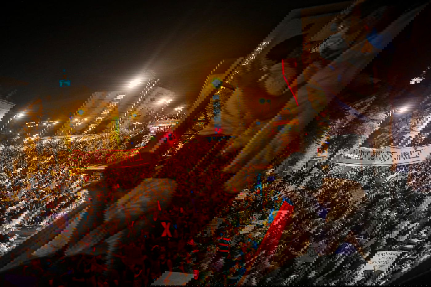 55 עצורים בהפגנת השמאל שהפכה להתפרעות לא חוקית