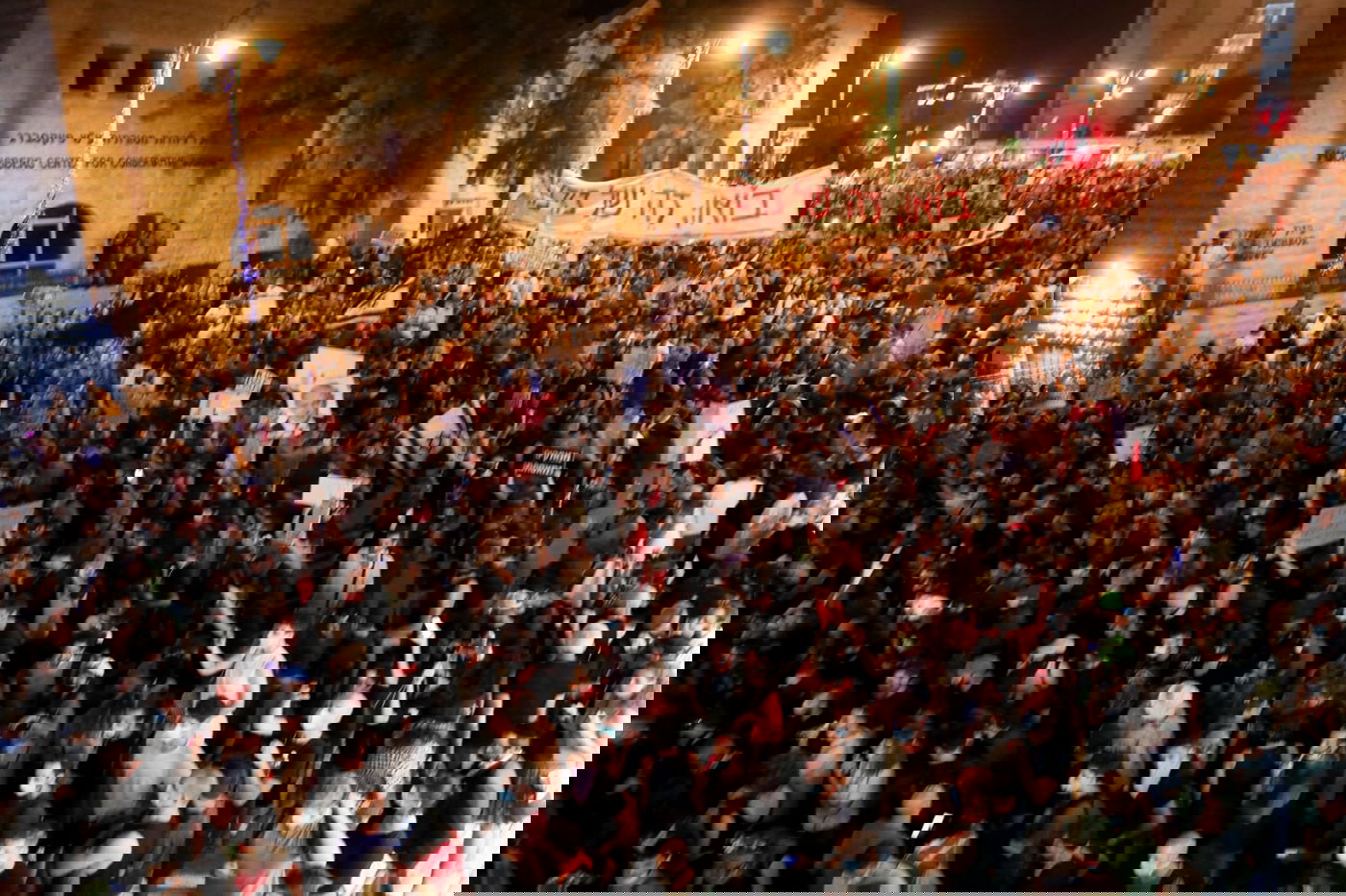 55 עצורים בהפגנת השמאל שהפכה להתפרעות לא חוקית