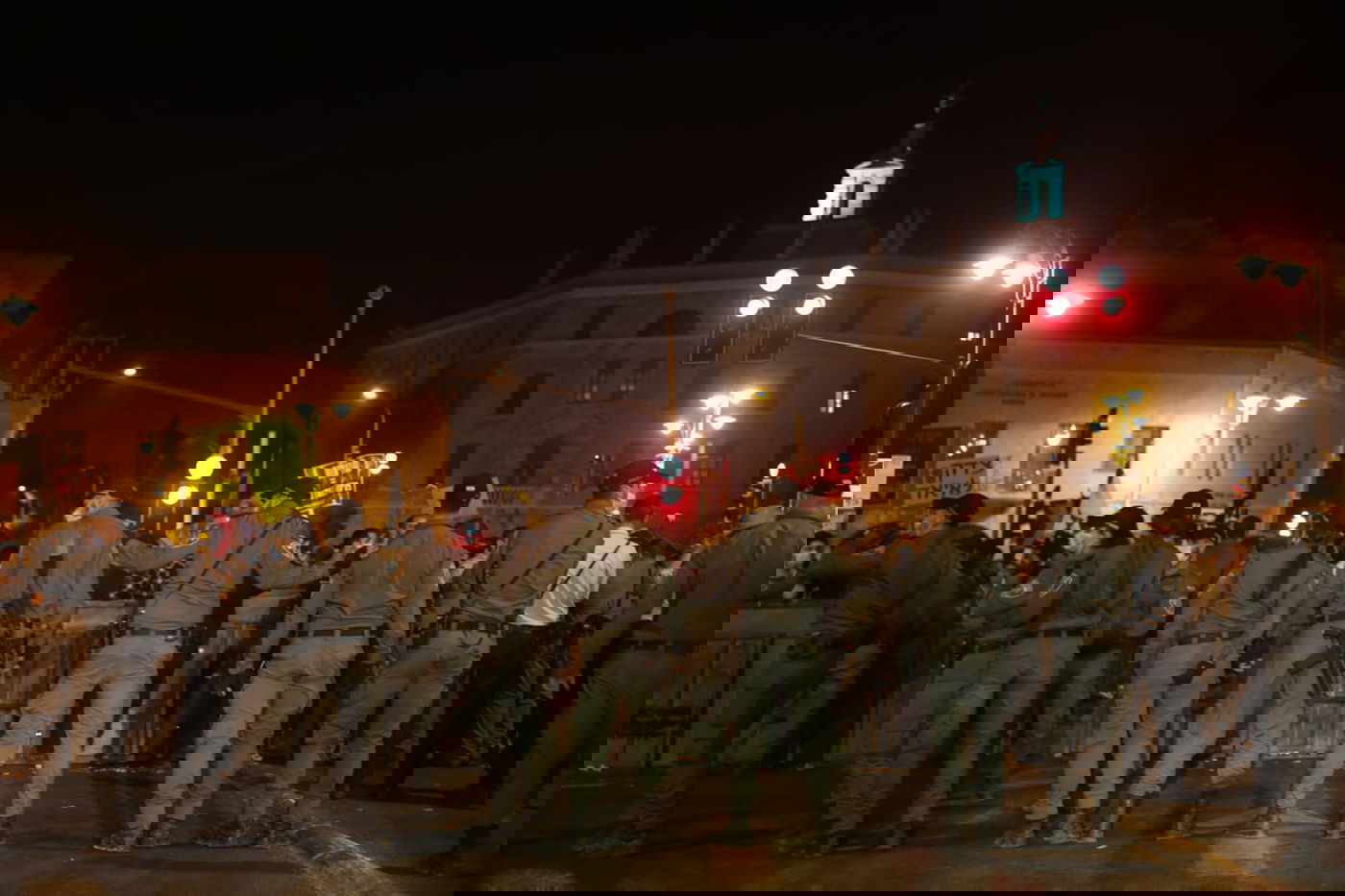 55 עצורים בהפגנת השמאל שהפכה להתפרעות לא חוקית