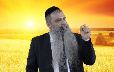 הרב רפאל זר בפינה לפרשת דברים • צפו