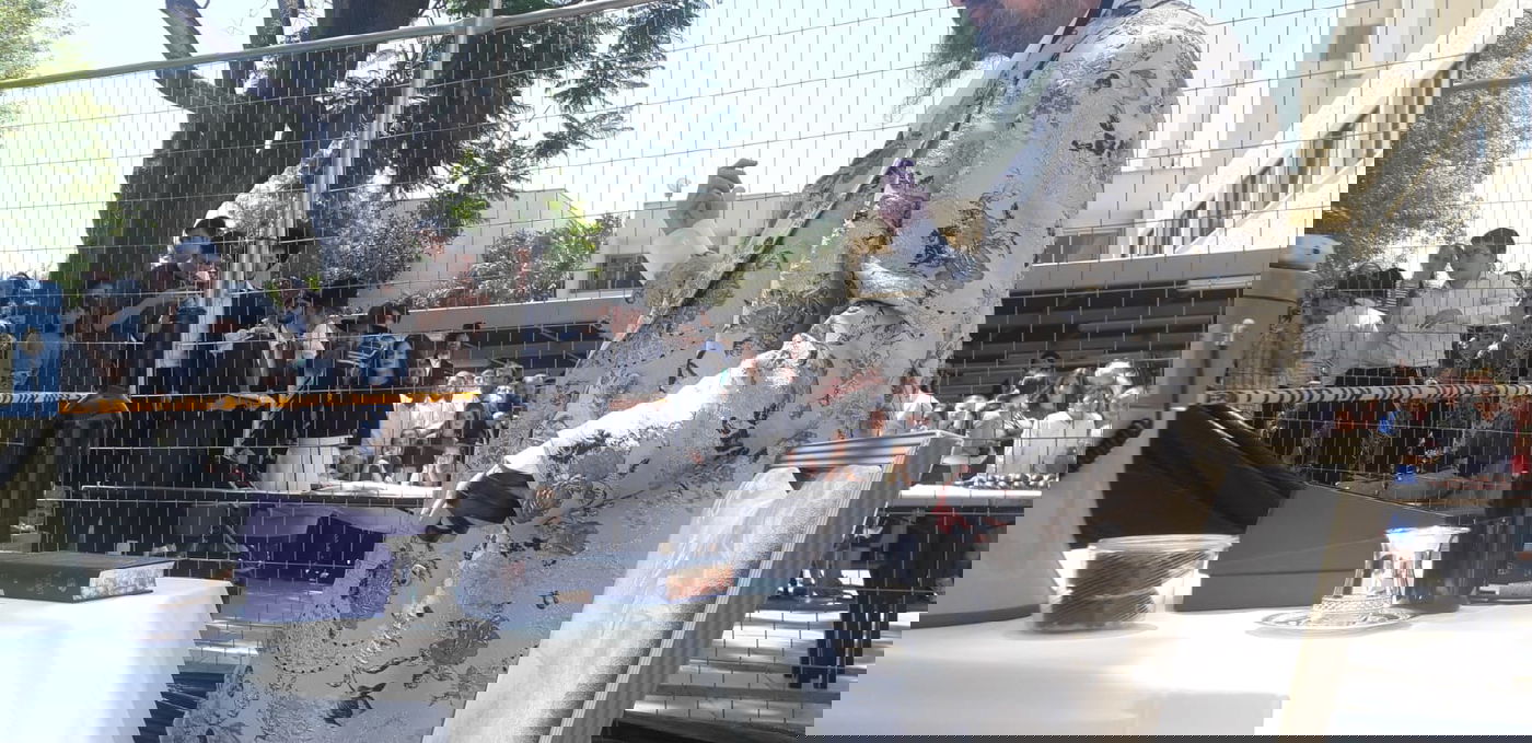 מרגש: הרב קוק קיים מצוות פדיון הבן במלונית הקורונה • צפו