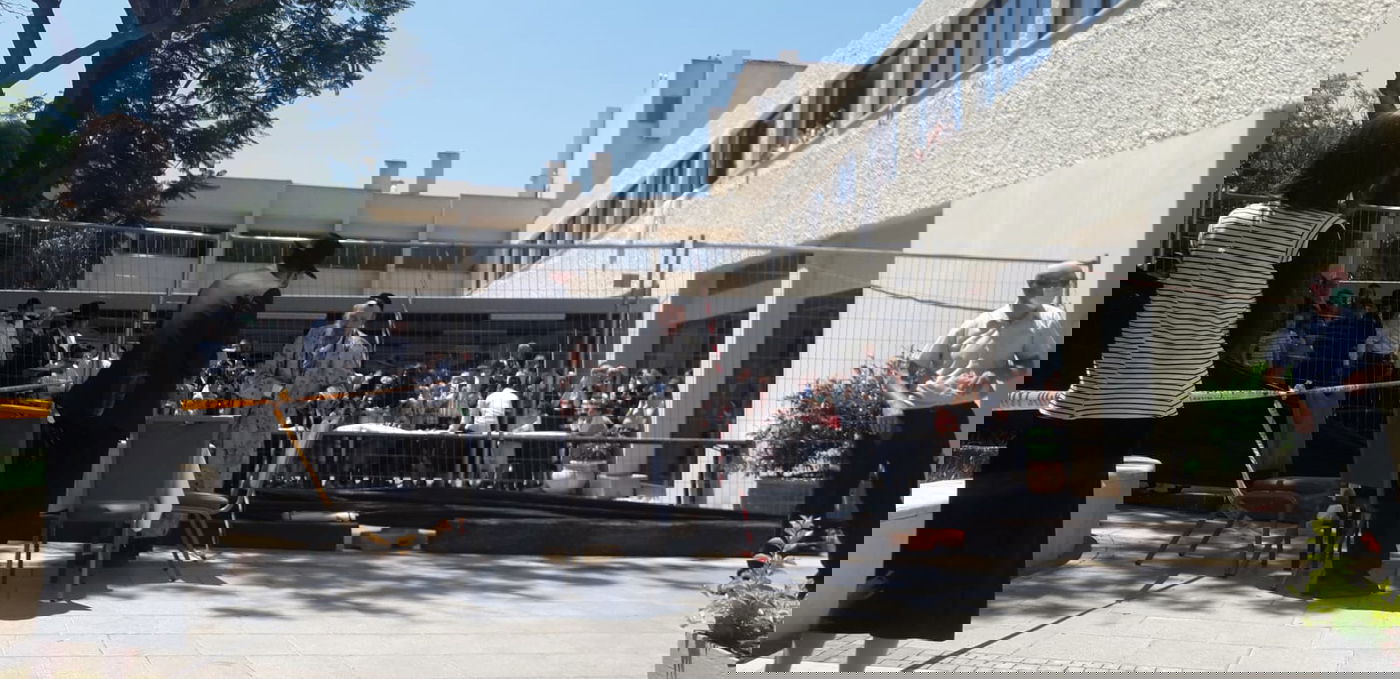 מרגש: הרב קוק קיים מצוות פדיון הבן במלונית הקורונה • צפו