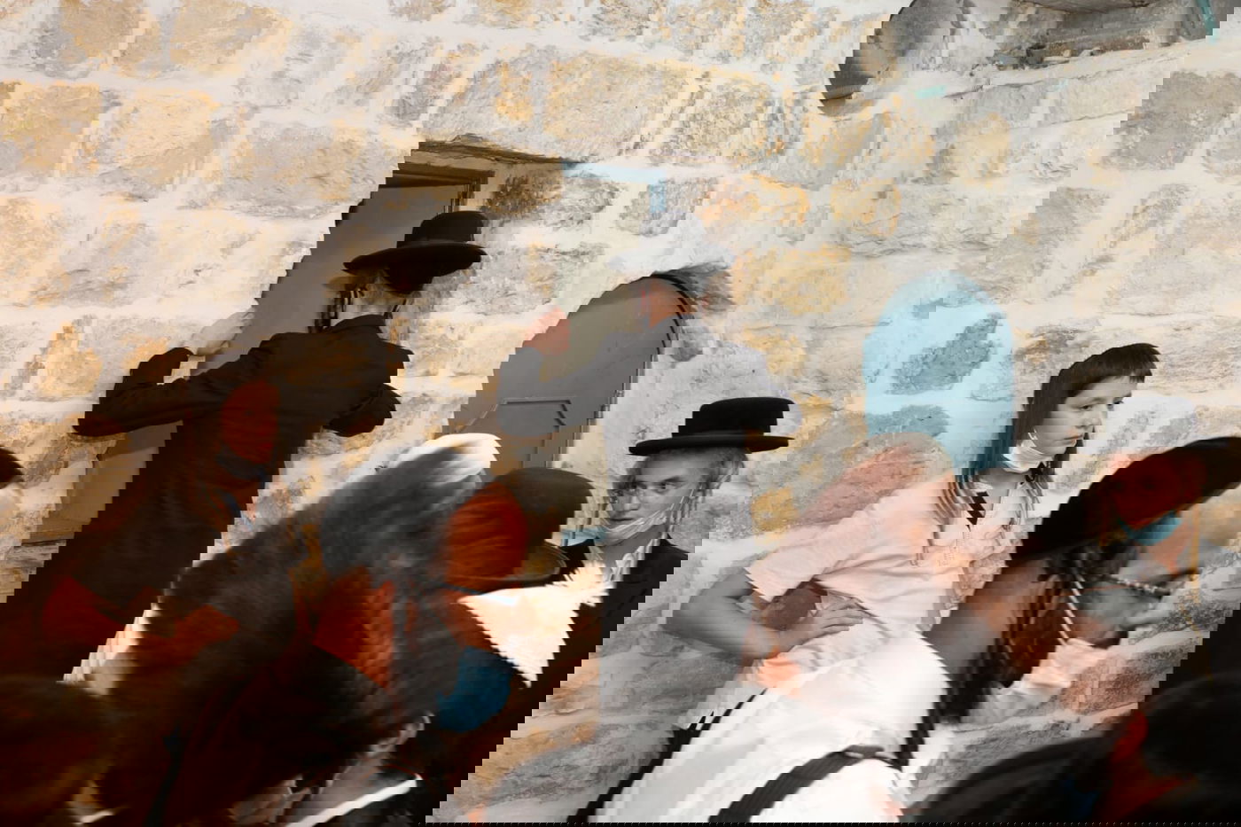 למרות הקורונה: פרצו את חלונות מקווה האר"י - וטבלו