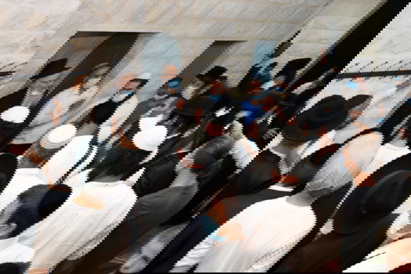 למרות הקורונה: פרצו את חלונות מקווה האר"י - וטבלו