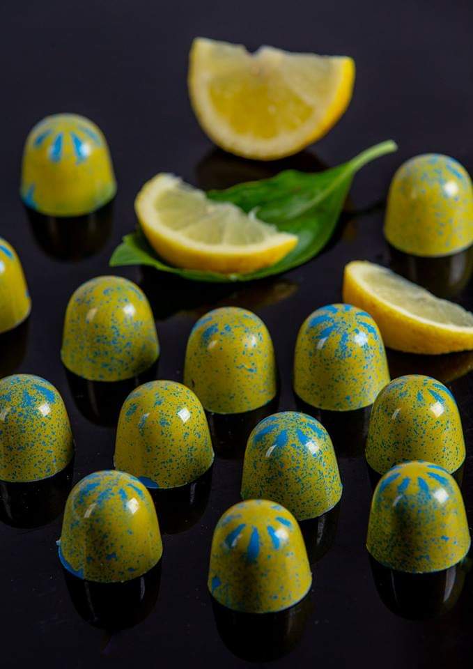 שוקולדים ססגוניים לקיץ: ראיון ומתכון • צפו