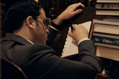 יששכר דרור בקליפ חדש לזכר אביו שנפטר מהקורונה