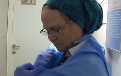 אם ל-16, סבתא ל-39 - וגם אחות במחלקת הקורונה