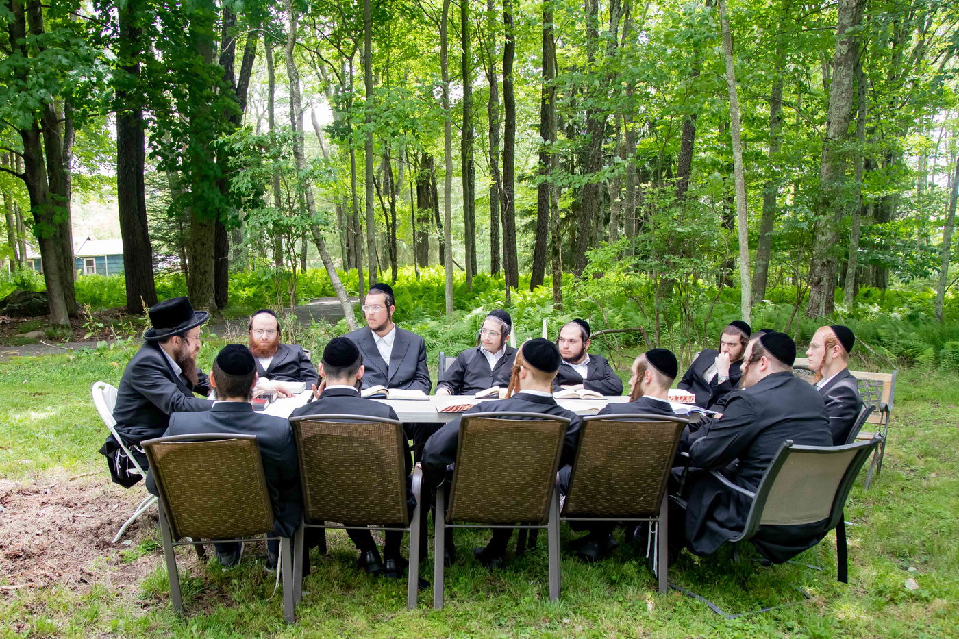 במקום ישראל: בחורי ויז'ניץ נופשים בקעמפ בארה"ב