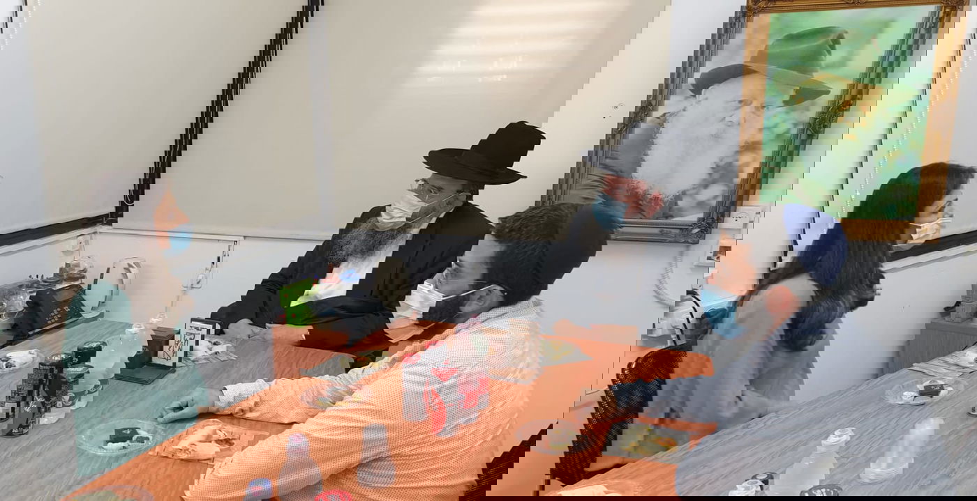 השרה עומר ינקבליץ כתבה פ"נ: "מרגישה חיבור מיוחד לחב"ד"