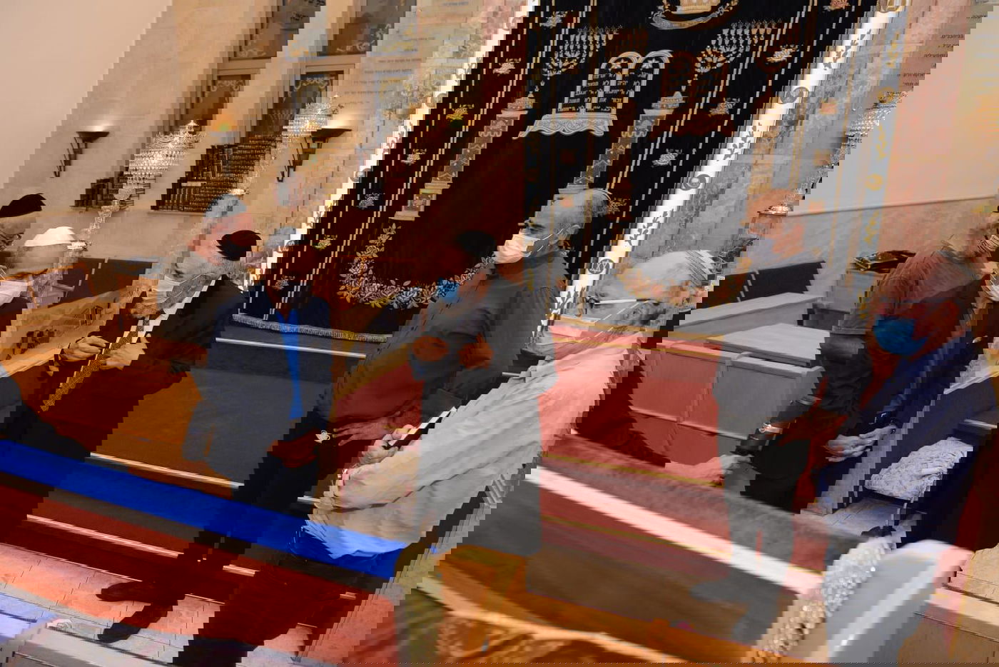 הפרויקטור ערך סיור בבתי הכנסת: "מרוצה"