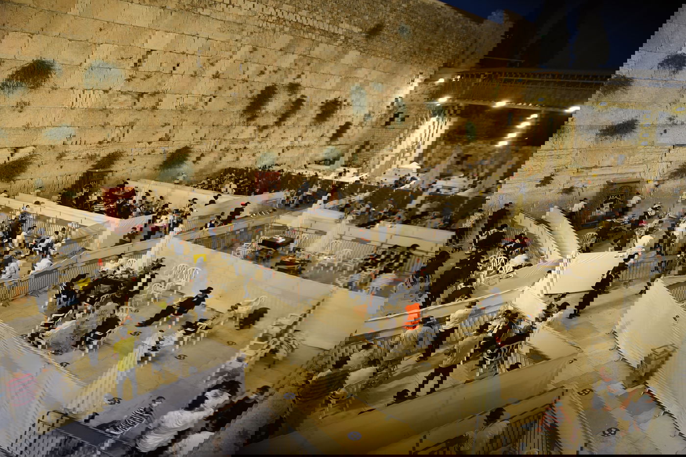 סוף הצום בשריד בית המקדש: תפילה, שירים ו'קידוש לבנה'