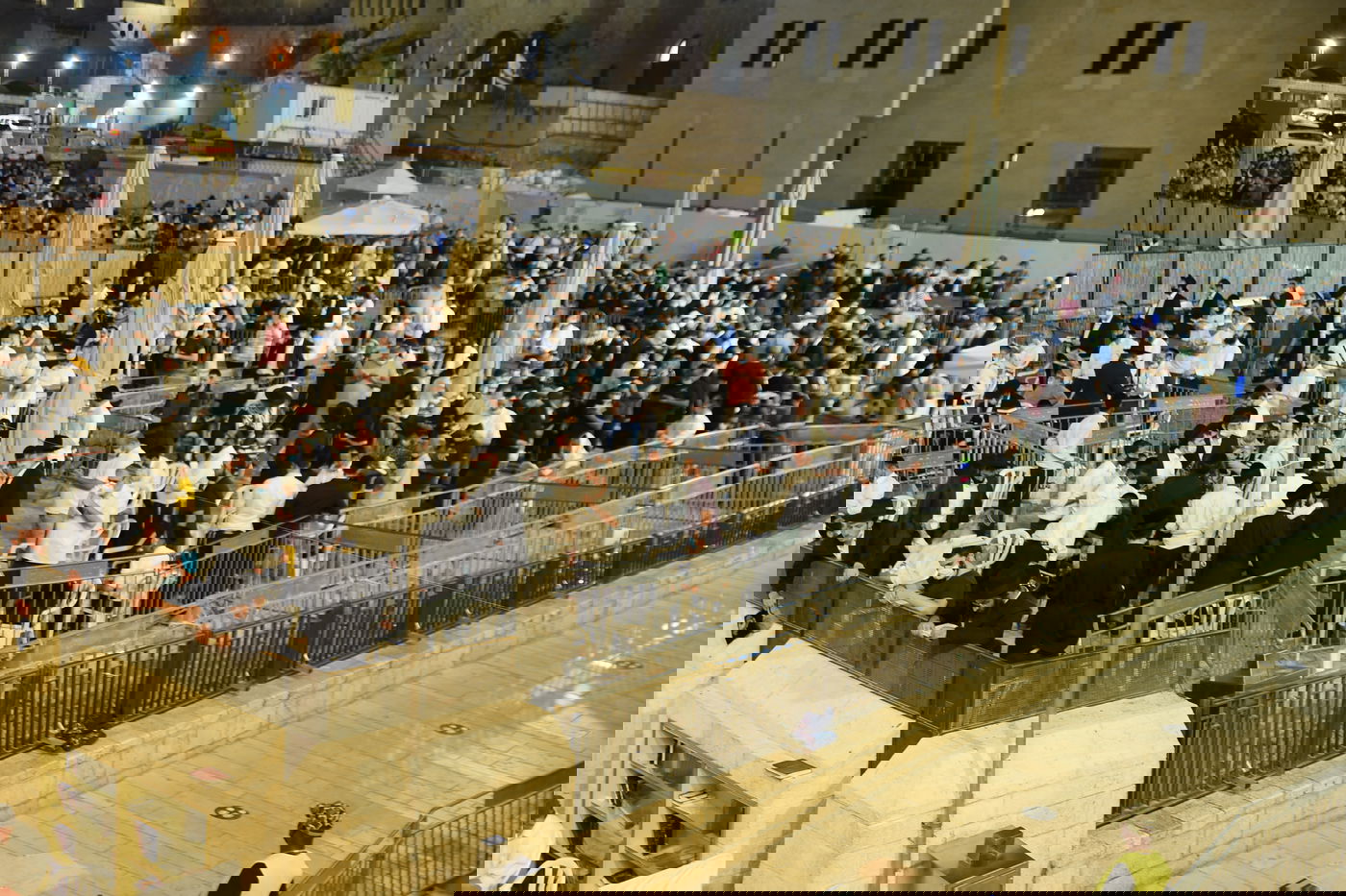 סוף הצום בשריד בית המקדש: תפילה, שירים ו'קידוש לבנה'