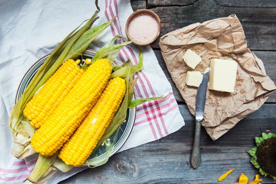תירס מבושל בחמאה
