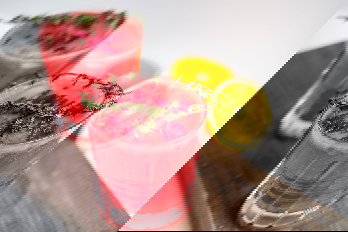 ברד תותים או אבטיח מתובל בבזיליקום