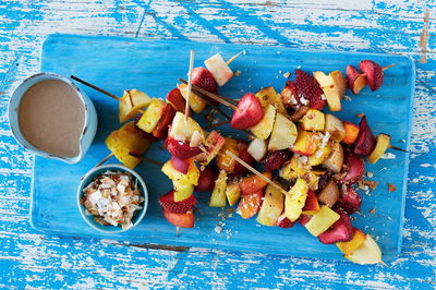 פירות ברוטב קקאו מפנק