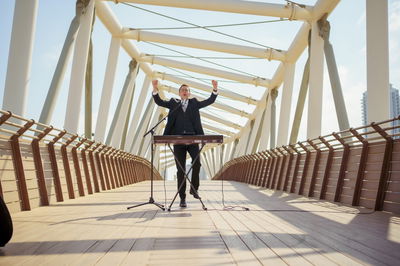 איציק וינגרטן בסינגל קליפ חדש: שמח תמיד