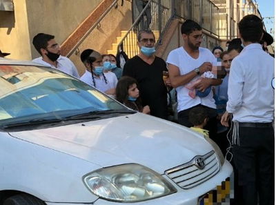 התינוק שניצל מהרכב הלוהט