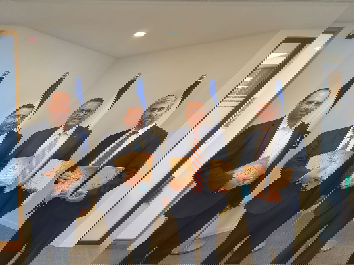 ליאון בחלוקת הספרים