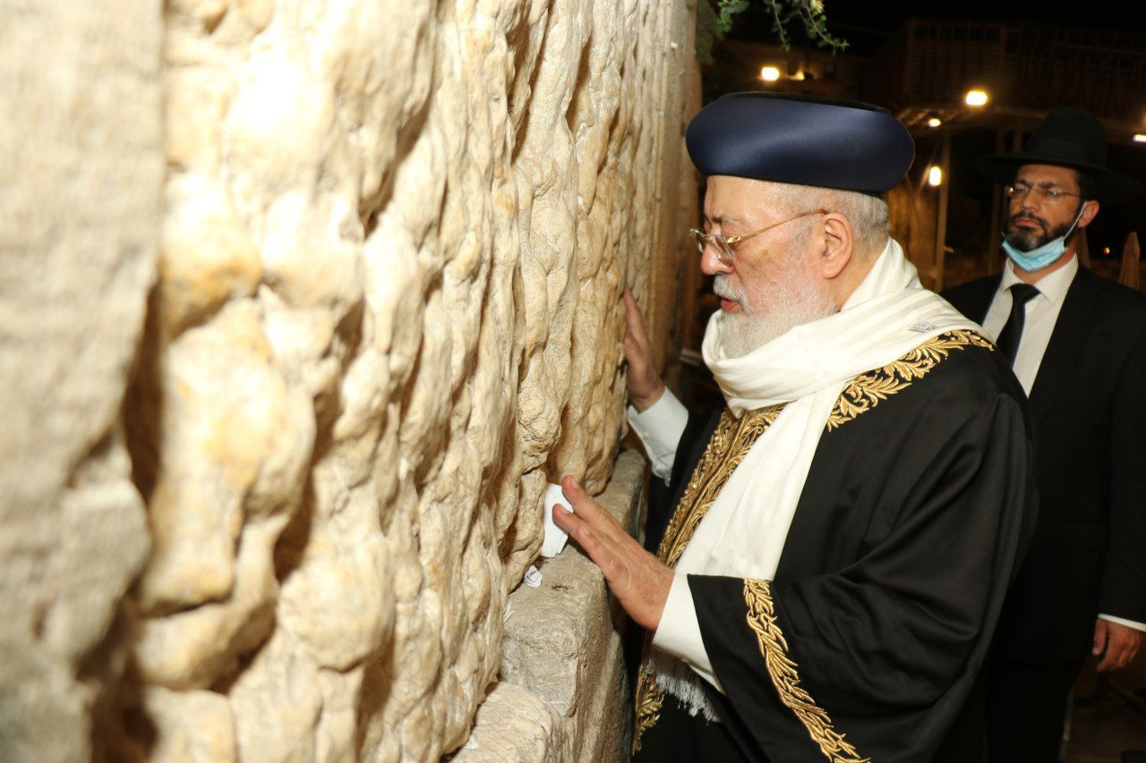 הראש"ל הגר"ש עמאר בכותל