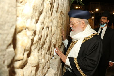 הראש"ל הגר"ש עמאר בכותל