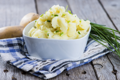 תוך רבע שעה בלבד: פירה נימוח שמכינים במיקרוגל