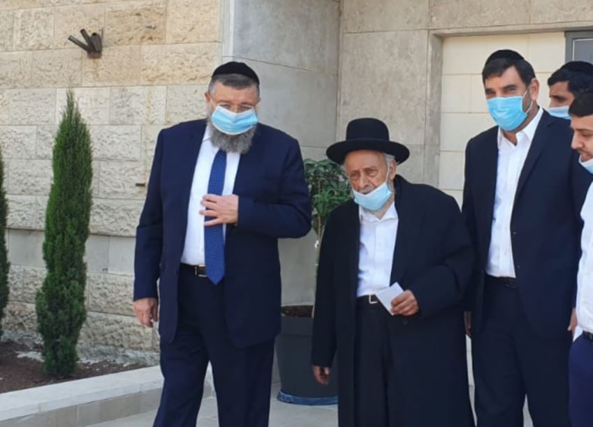 אורח מפתיע במשרד הפנים: הגר"ש בעדני