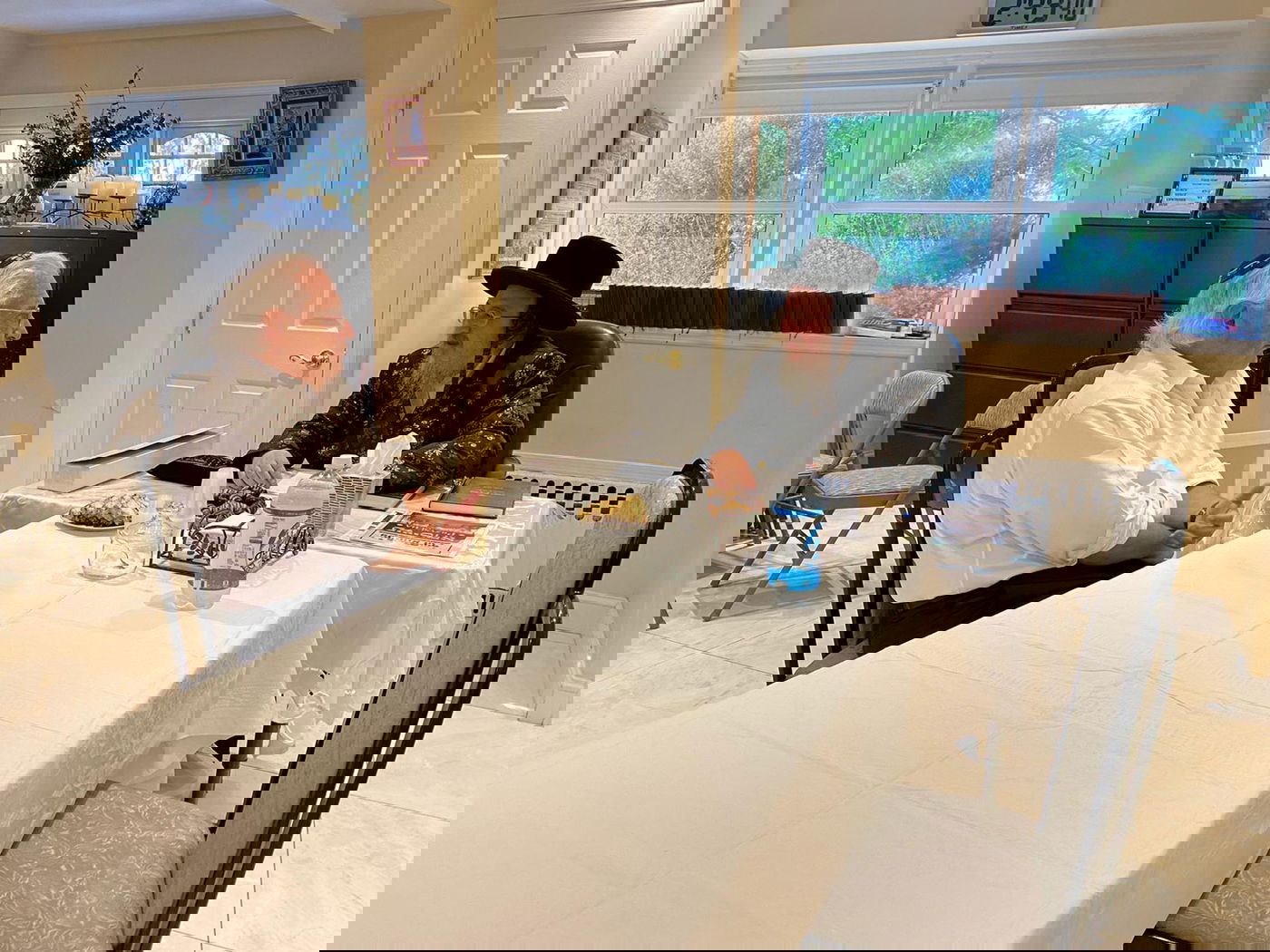 תיעוד: שגריר ארה"ב בישראל ביקר בבית האדמו"ר מביאלה