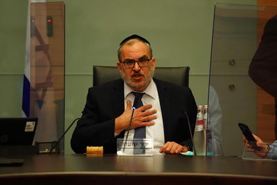 "סנקציות על משרדי ממשלה  שאינם עומדים ביעדי הייצוג לחרדים"