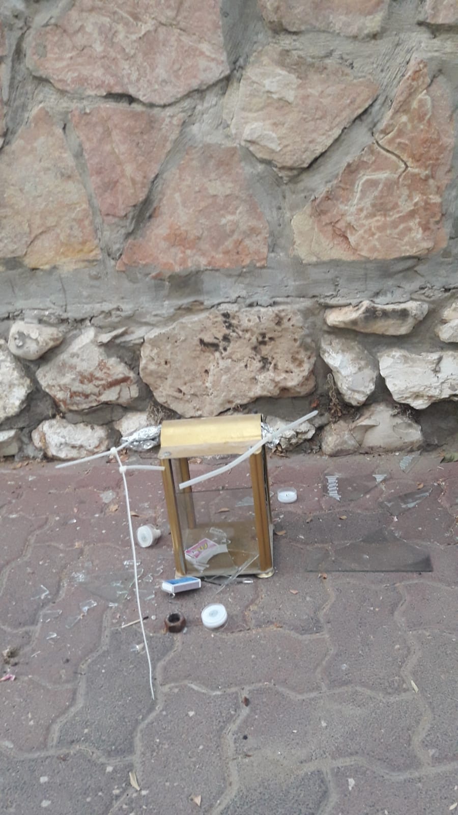 שנאת חרדים: אישה הזיקה לציוד של 'מנין חצר'