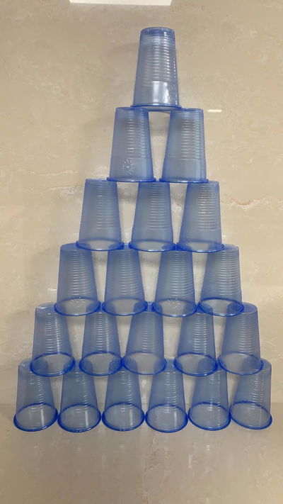 לא תאמינו מה אפשר לעשות עם 600 כוסות