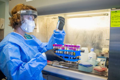 בדיקות מעבדה באיכילוב