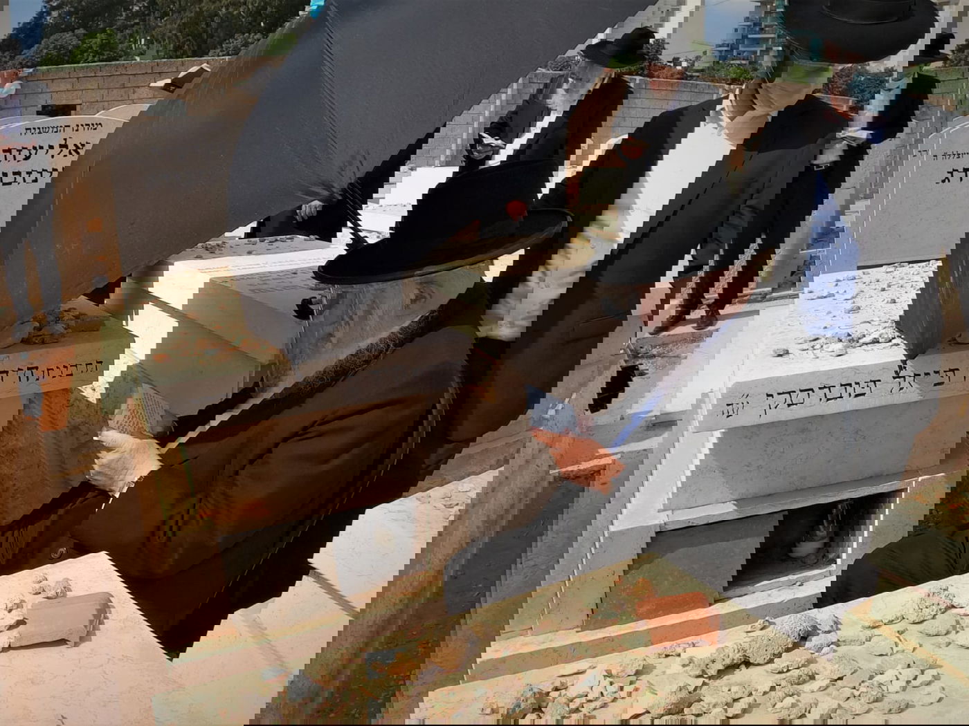 ראש הישיבה הגרב"ד פוברסקי עלה לקברה של אמו • תיעוד